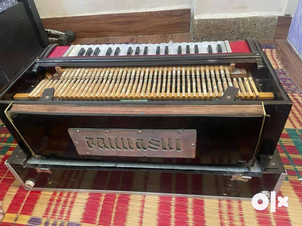 Female scale deals on harmonium