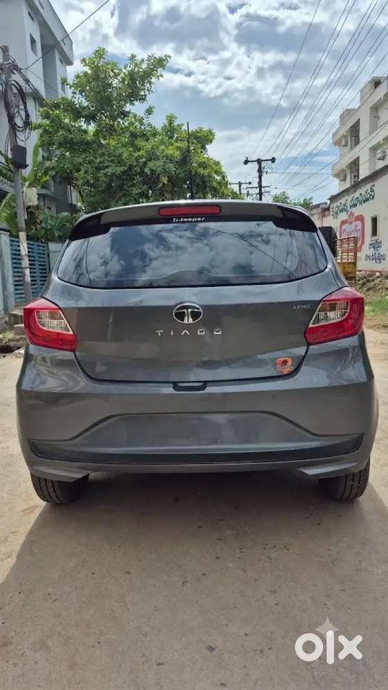 Tata Tiago Revotron Xm 2025 Car
