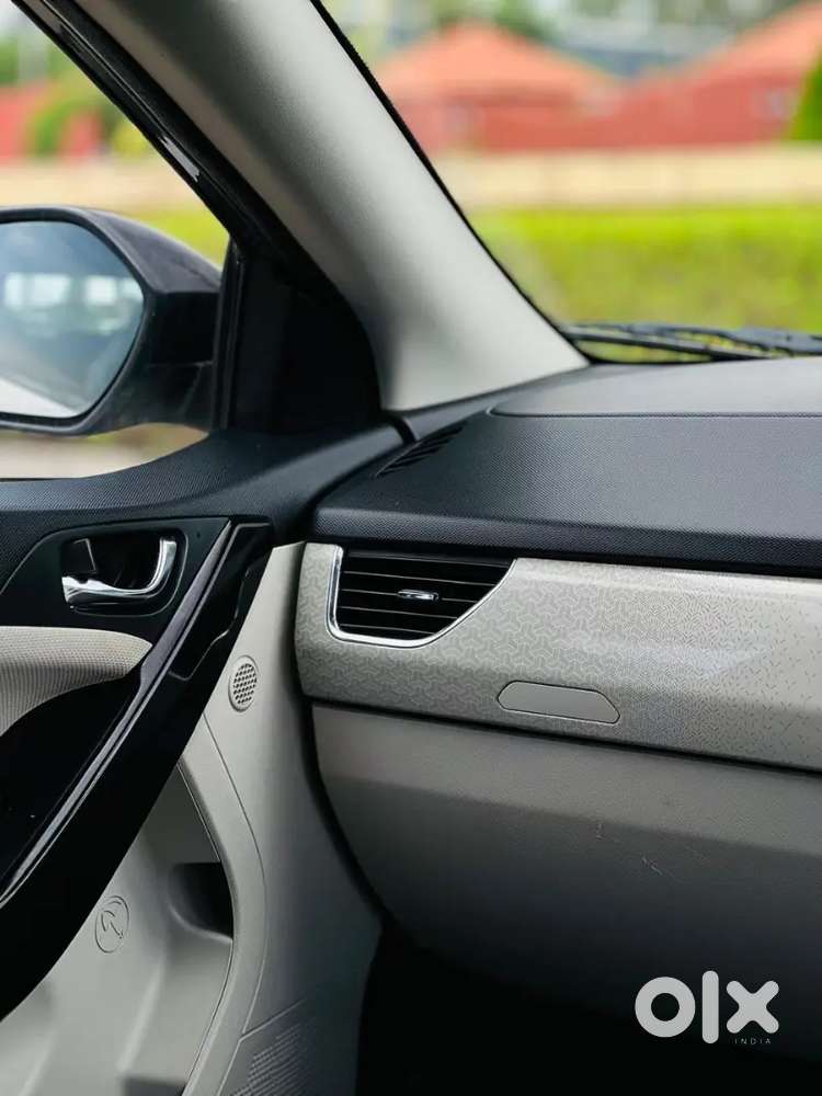 Tata Nexon Topmodel  Xza+sunroof