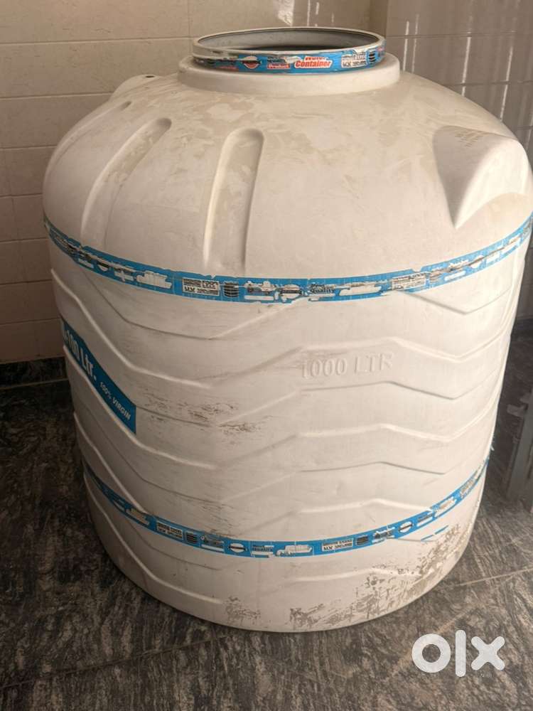 1000 litre water tank 3 months old