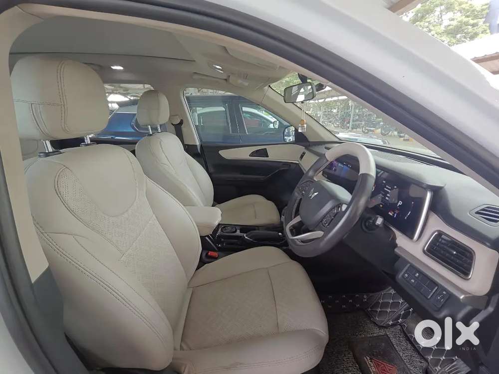 Mahindra Xuv700 Ax5 Diesel Automatic | 2024 Model | Single Owner