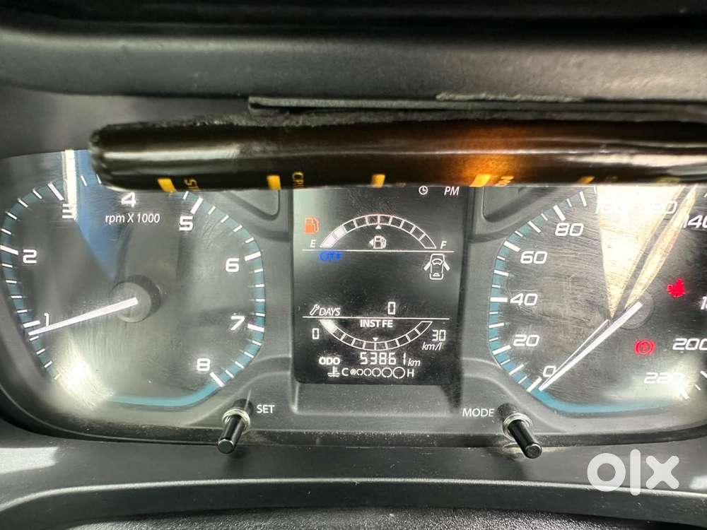 Tata Altroz 1.2 Xe, 2021, Petrol