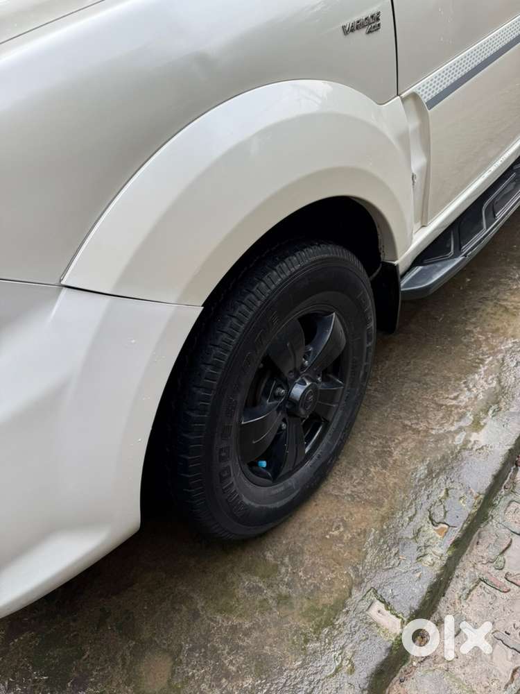 Tata Safari Storme 2016