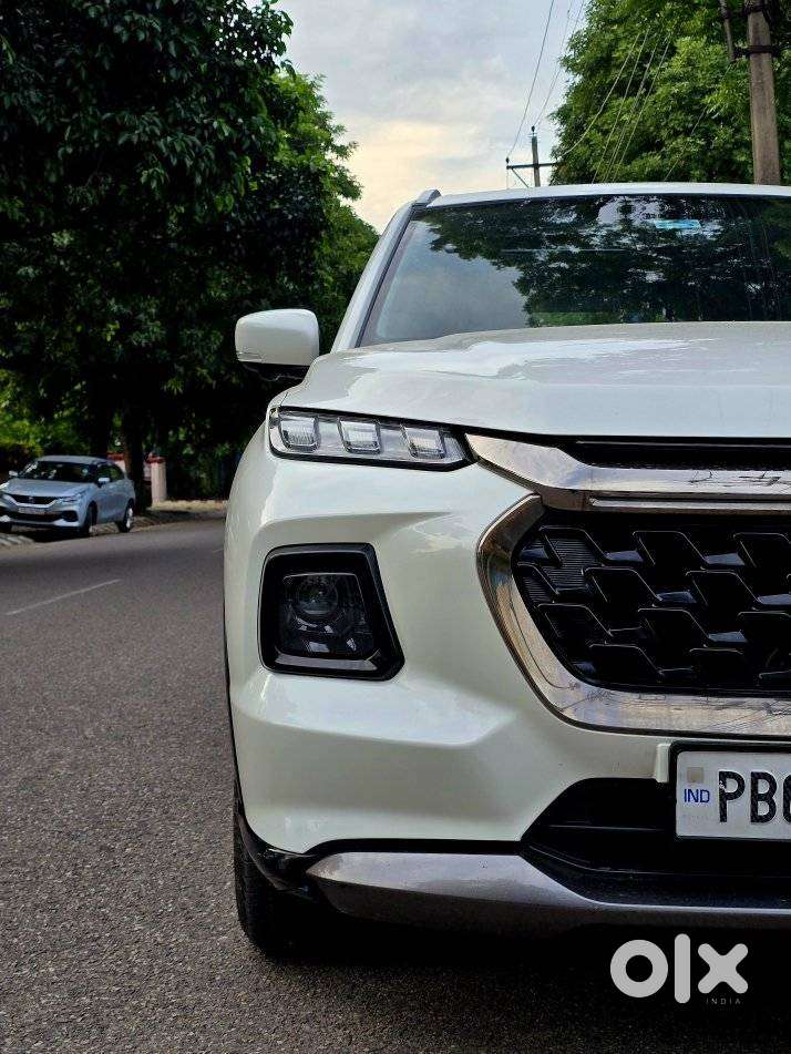 Maruti Suzuki Grand Vitara 1.5 Alpha Plus Intelligent Hybrid Ecvt, 2..