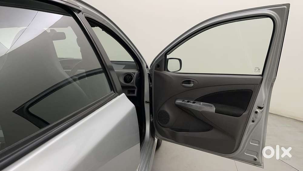 Toyota Etios 1.5 V, 2011, Petrol