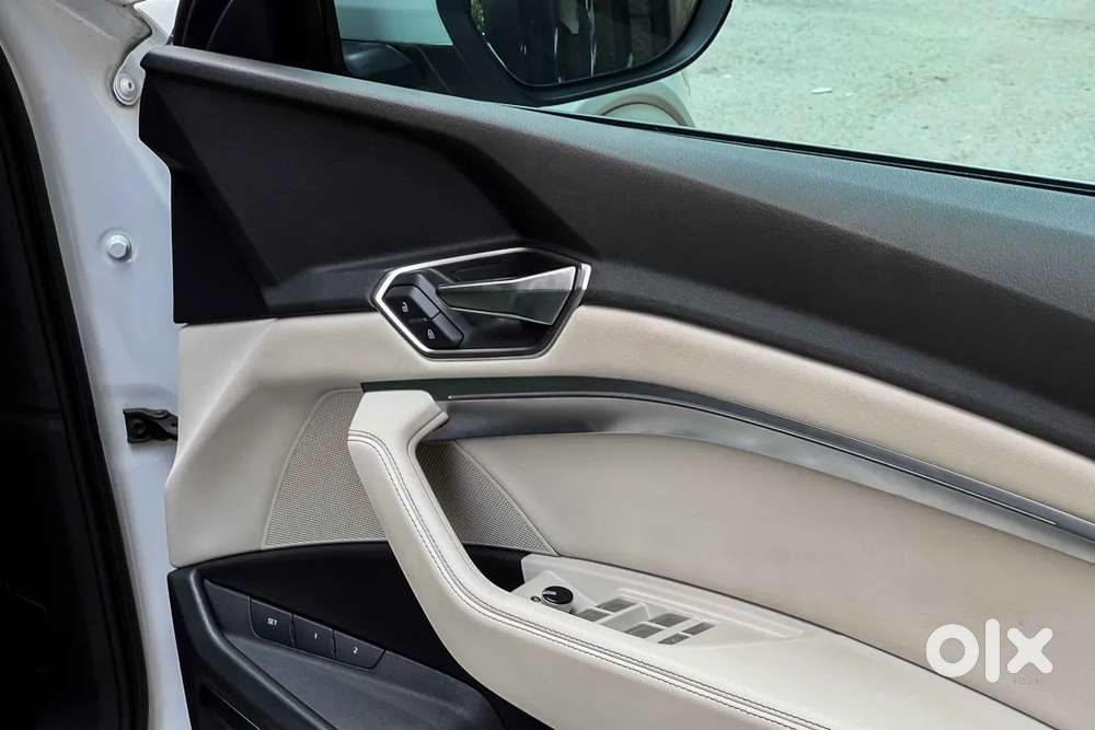 Audi Q8 E-tron, 2023, Electric
