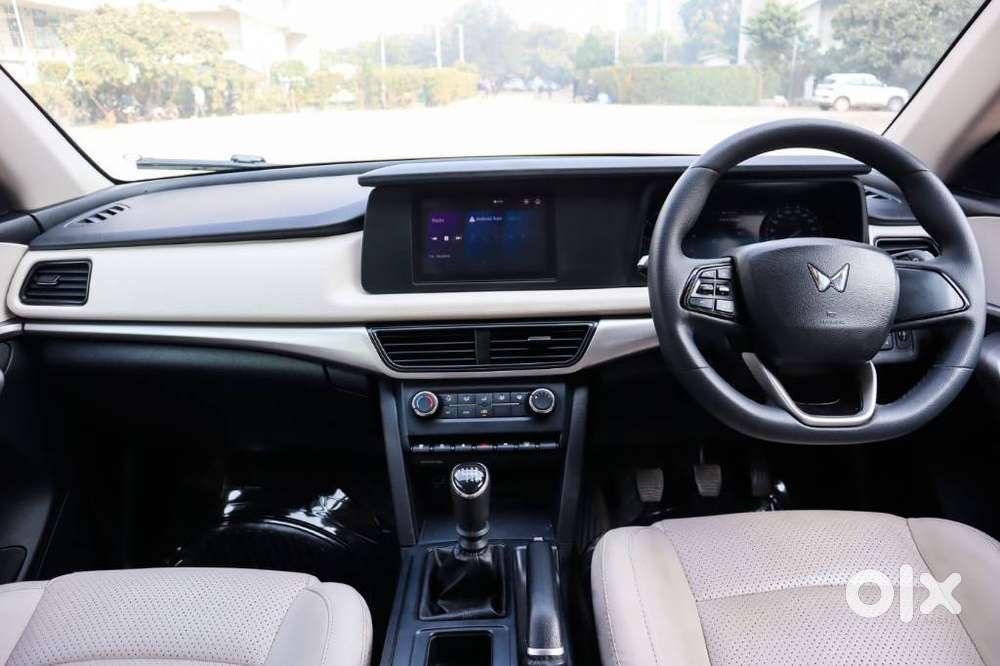 Mahindra Xuv700 Mx Diesel Mt 5 Str (e), 2022, Petrol