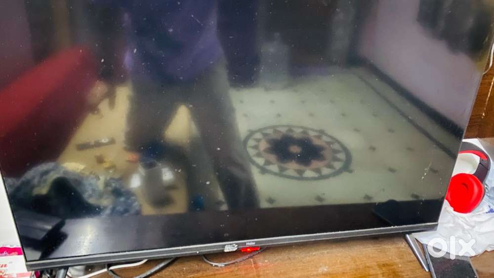 Tv 32 inch likely new