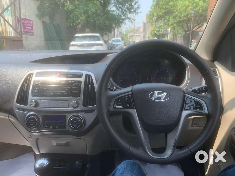 I20 Asta 31829 Kms Run Top Model Brand New Condition With New Tyres
