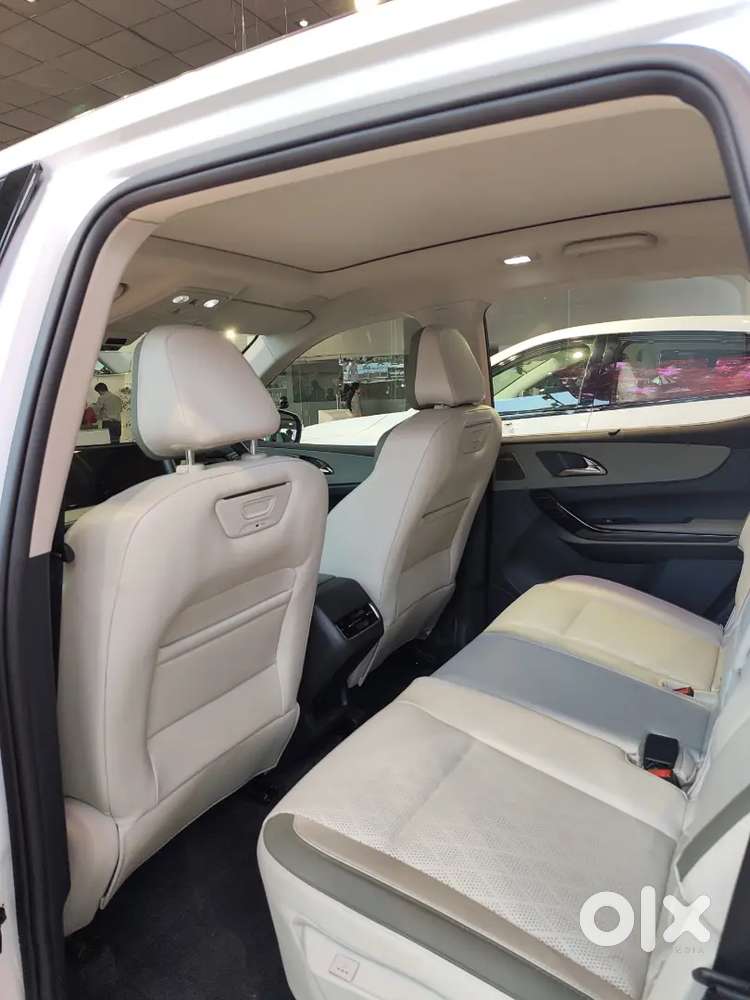 Mahindra Xev9s 2025 Showroom Condition
