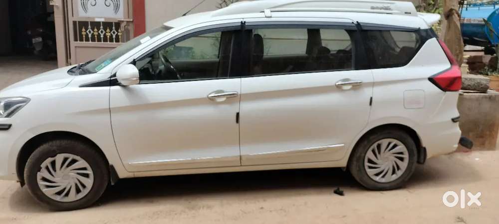 Maruti Suzuki Ertiga 2024 With Hybrid Yellow Board