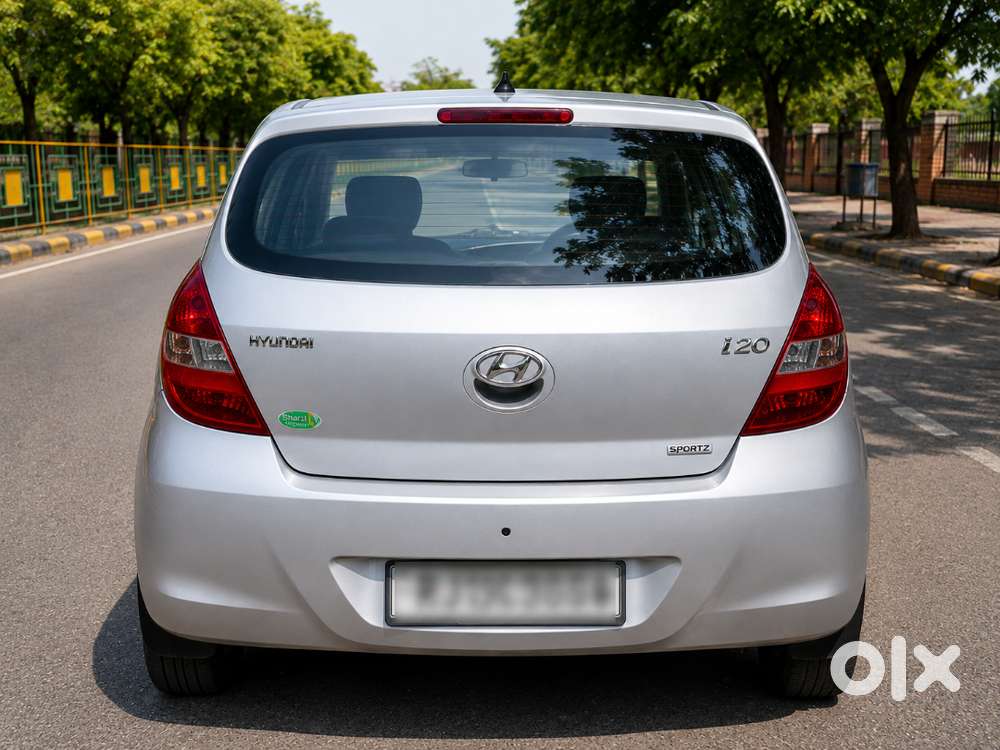 हुंडई I20 स्पोर्ट्ज़ 2010  Cng लगी हुई  नया बैटरी  इंजन का काम नया