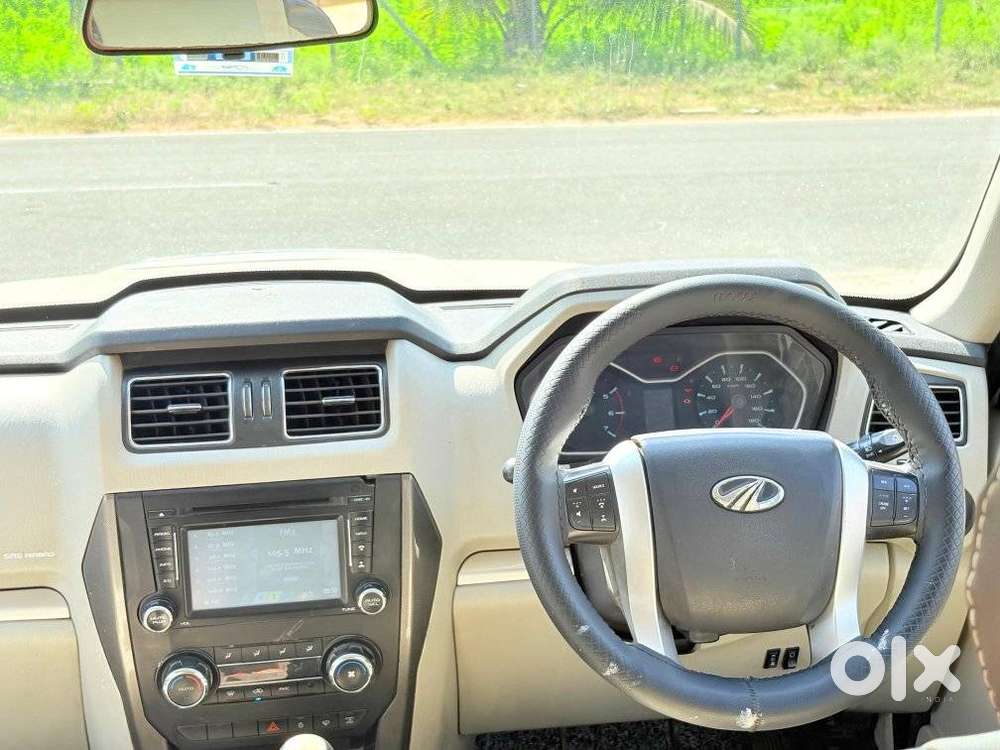 Mahindra Scorpio S10, 2015