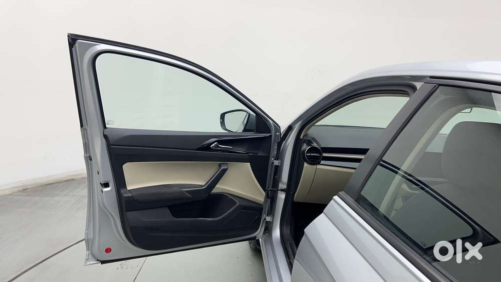 Skoda Slavia Ambition 1.0l Tsi At, 2022, Petrol