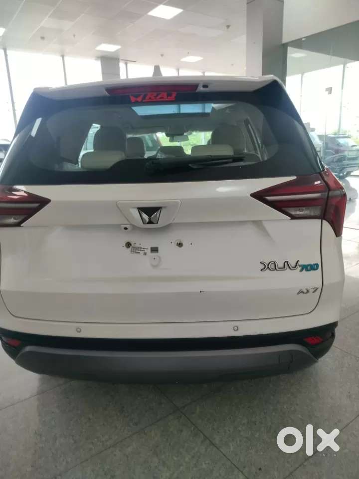 Mahindra Xuv700 2.0 Ax 7 Petrol Mt Str, 2024, Petrol