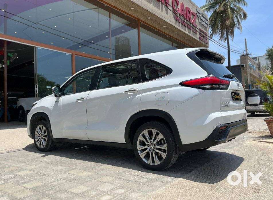 Toyota Innova Hycross 2.0 Zx (o) Hybrid 7 Str, 2023, Petrol