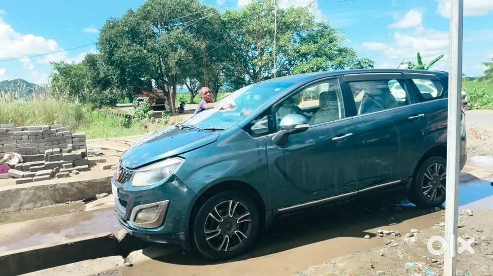 Mahindra Marazzo M8 2019