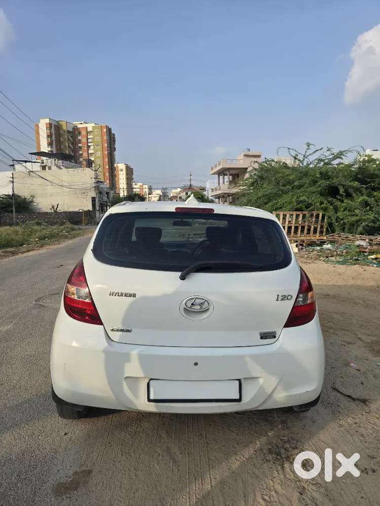 Hyundai I20 Asta1.6 Top Model Insurance Running Well Maintained