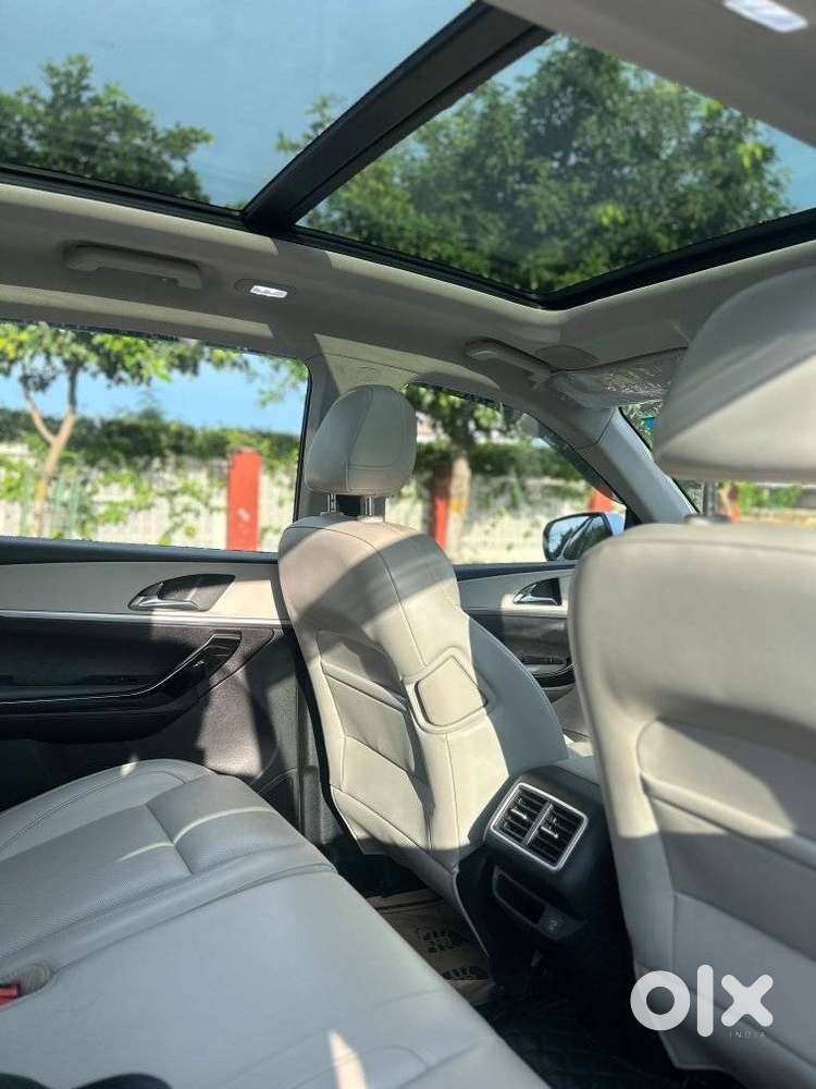 Mahindra Xuv700 2.0 Ax 7 Petrol At Luxury Pack Str, 2023, Petrol