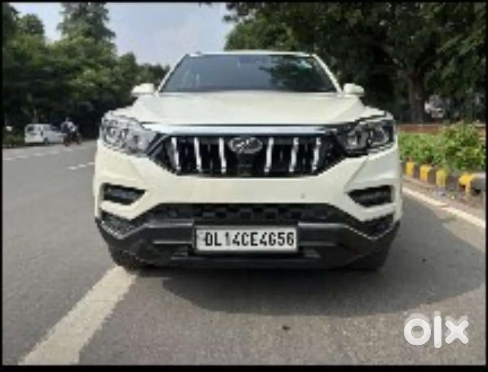 Mahindra Alturas