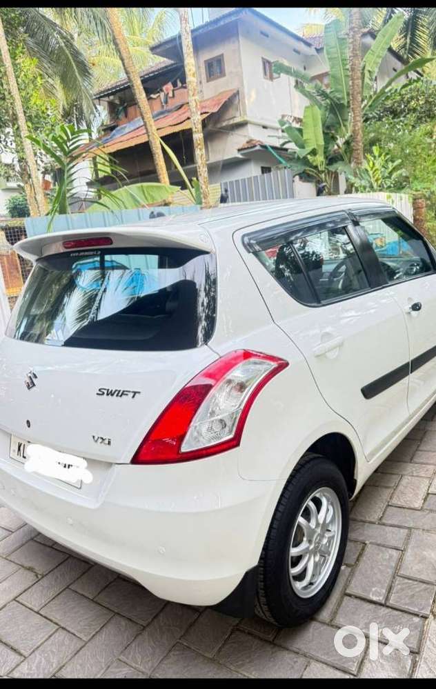 Maruti Suzuki Swift Vxi 1.2 Abs Bs-iv, 2017, Petrol