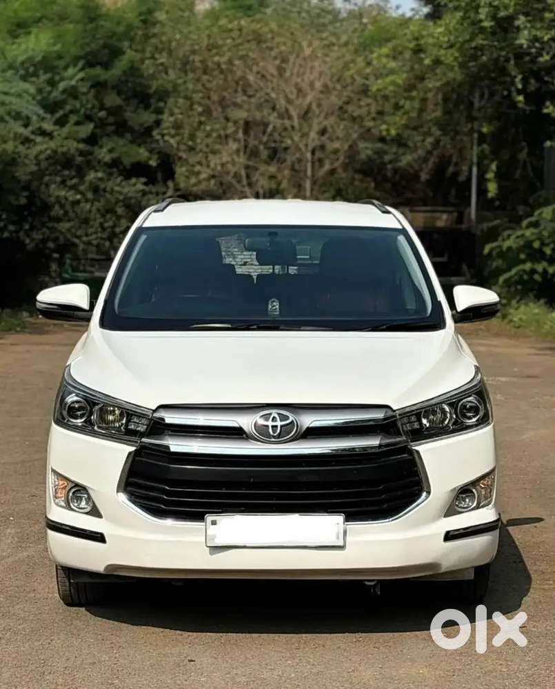 Toyota Innova Crysta 2.4 V 2016