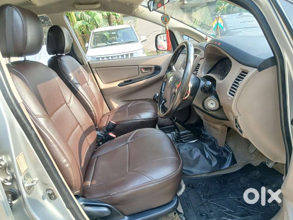 Toyota Innova 2.5 G (diesel) 8 Seater Bs Iv, 2016, Diesel