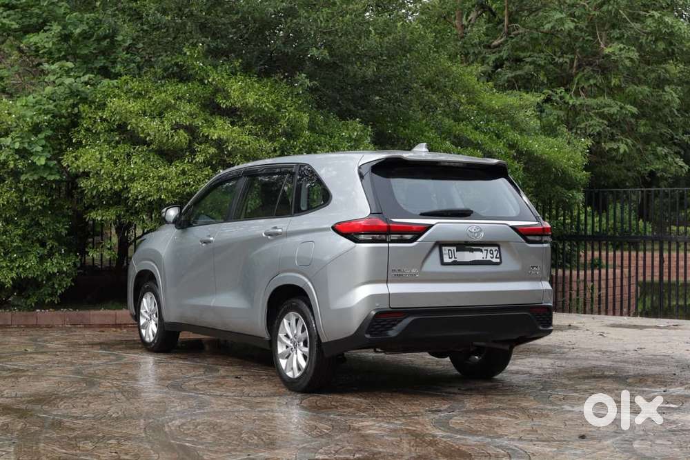 Toyota Innova Hycross 2.0 Vx (o) Hybrid 7 Str, 2026, Cng & Hybrids