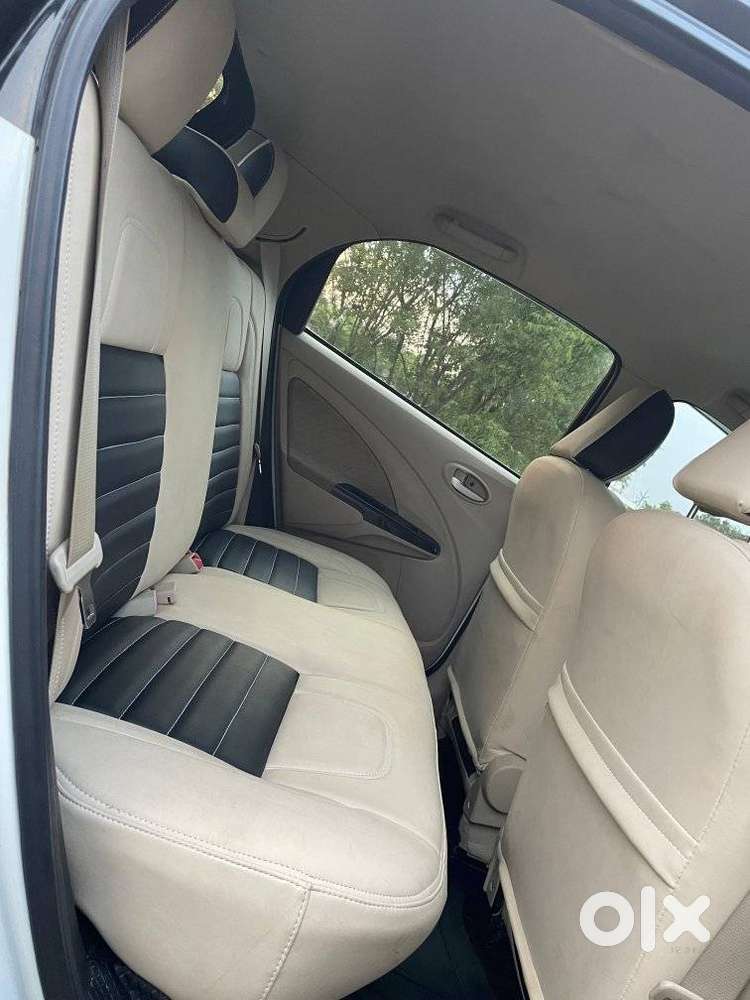 Toyota Etios Liva V Dual Tone, 2019, Petrol