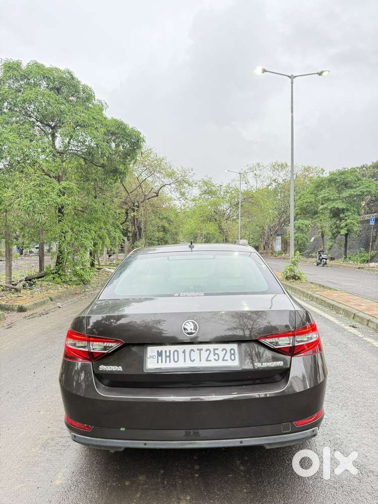 Skoda Superb Style 1.8 Tsi At, 2017, Petrol