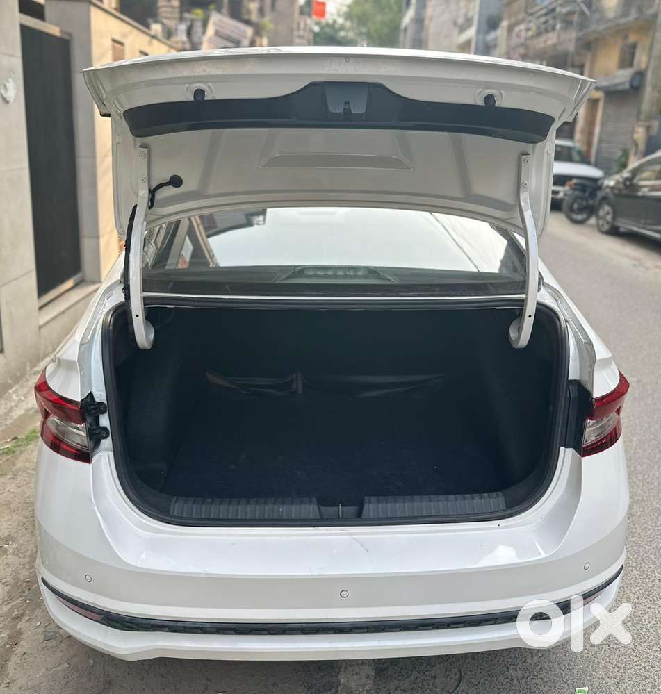 Skoda Slavia 1.0 Ambition Tsi, 2024, Petrol