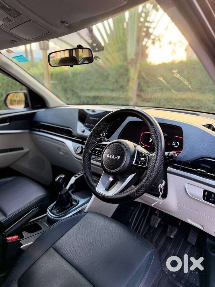 Kia Carens G 1.5 6mt Premium (o) 7-seater, 2024, Diesel