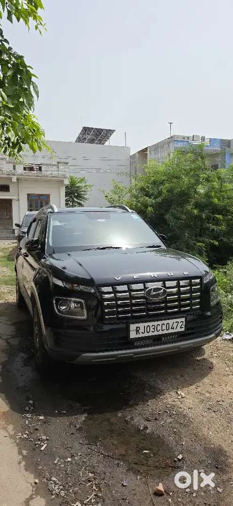 Hyundai Venue 1.0 2023 Km Driven