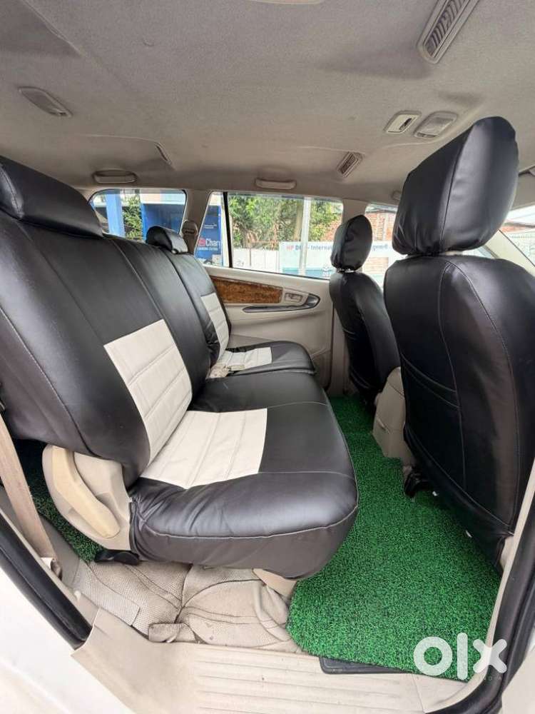 Toyota Innova 2.5 G (diesel) 8 Seater, 2015, Diesel