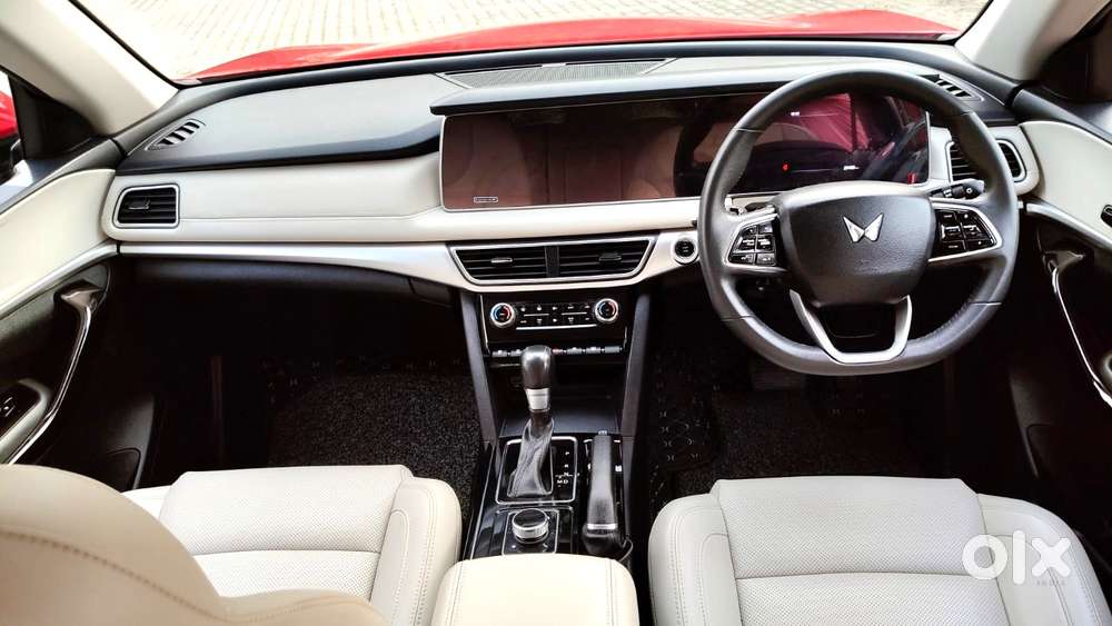 Mahindra Xuv700 2.0 Ax 7 Petrol At Str, 2022, Petrol