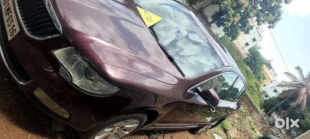 Skoda Superb 2010 Petrol 85000 Km Driven