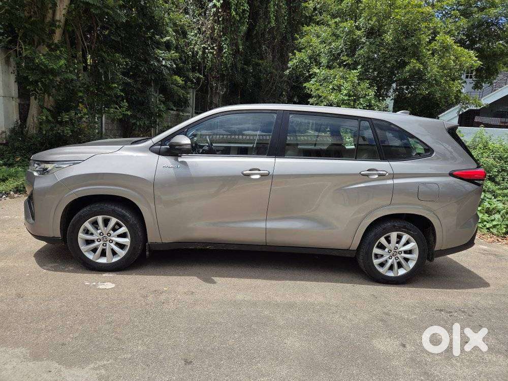 Toyota Innova Hycross 2.0 Vx Hybrid 7 Str, 2023, Petrol