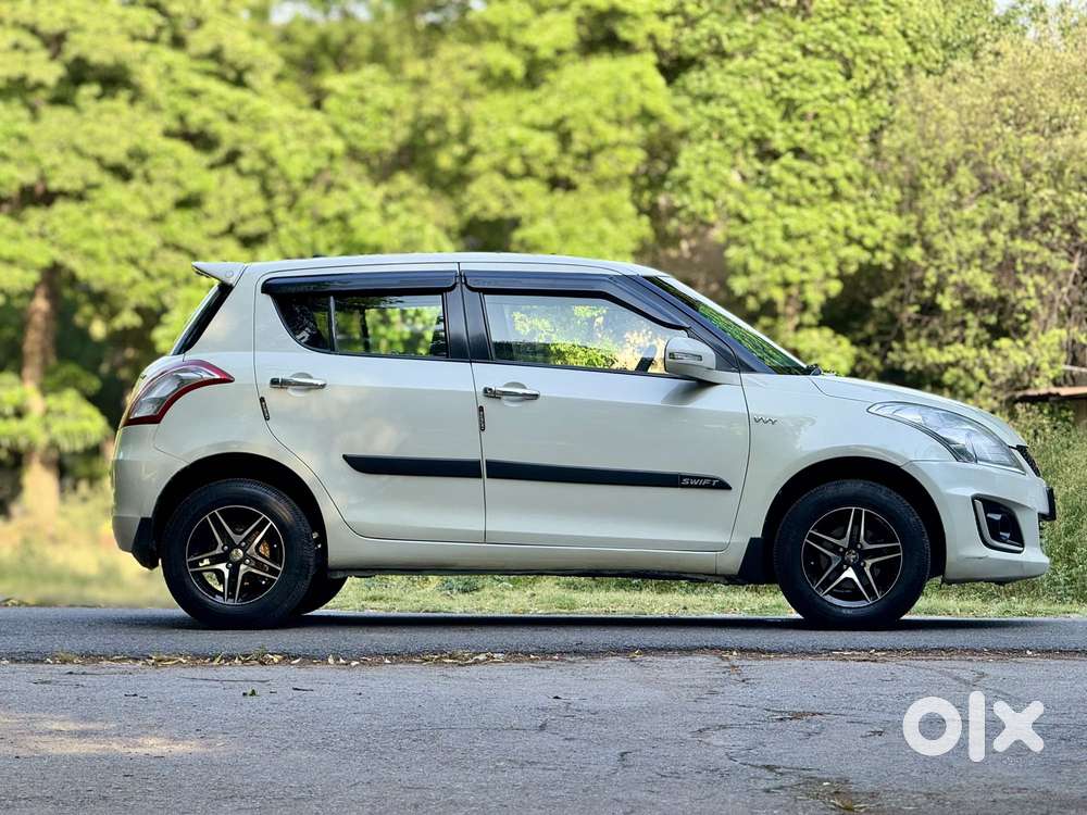 Maruti Suzuki Swift Vxi Optional, 2015, Petrol