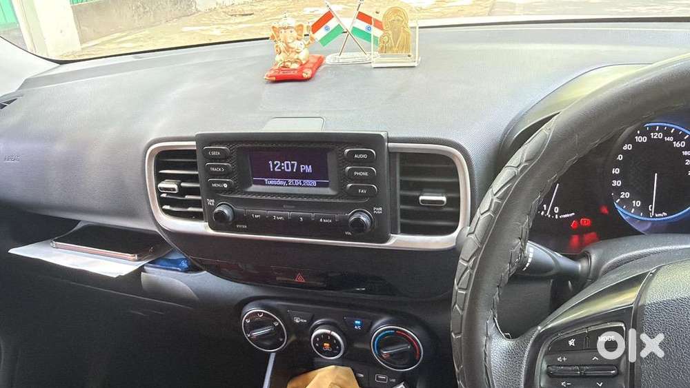 Hyundai Venue 2021 Petrol 49400 Km Driven