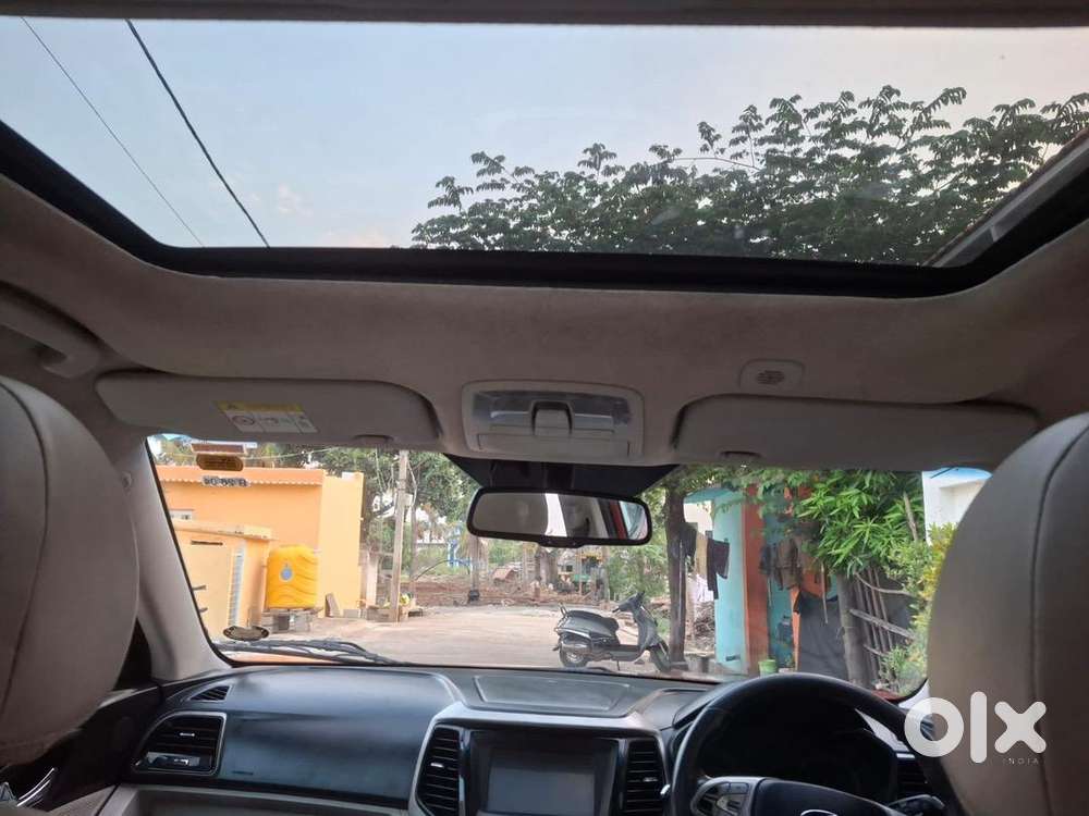 Showroom Condition Sunroof Xuv300