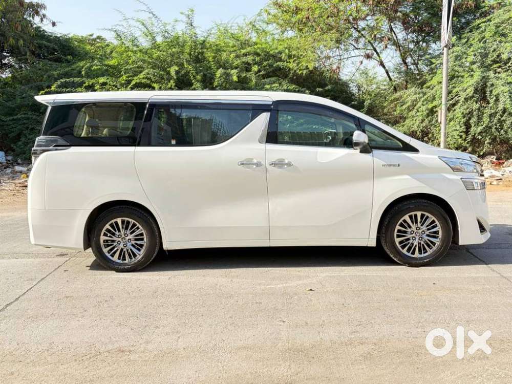 Toyota Vellfire 2.5 Hybrid, 2023, Petrol
