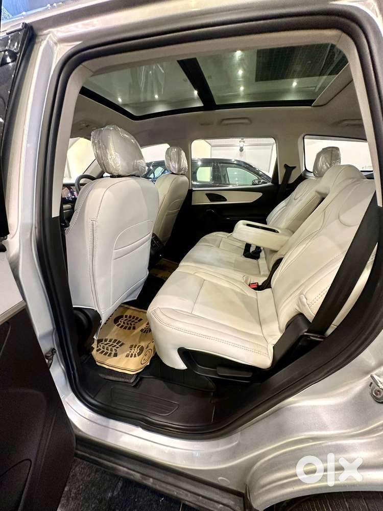 Mahindra Xuv700 2.2 Ax 5 Diesel At 7 Str, 2023, Diesel