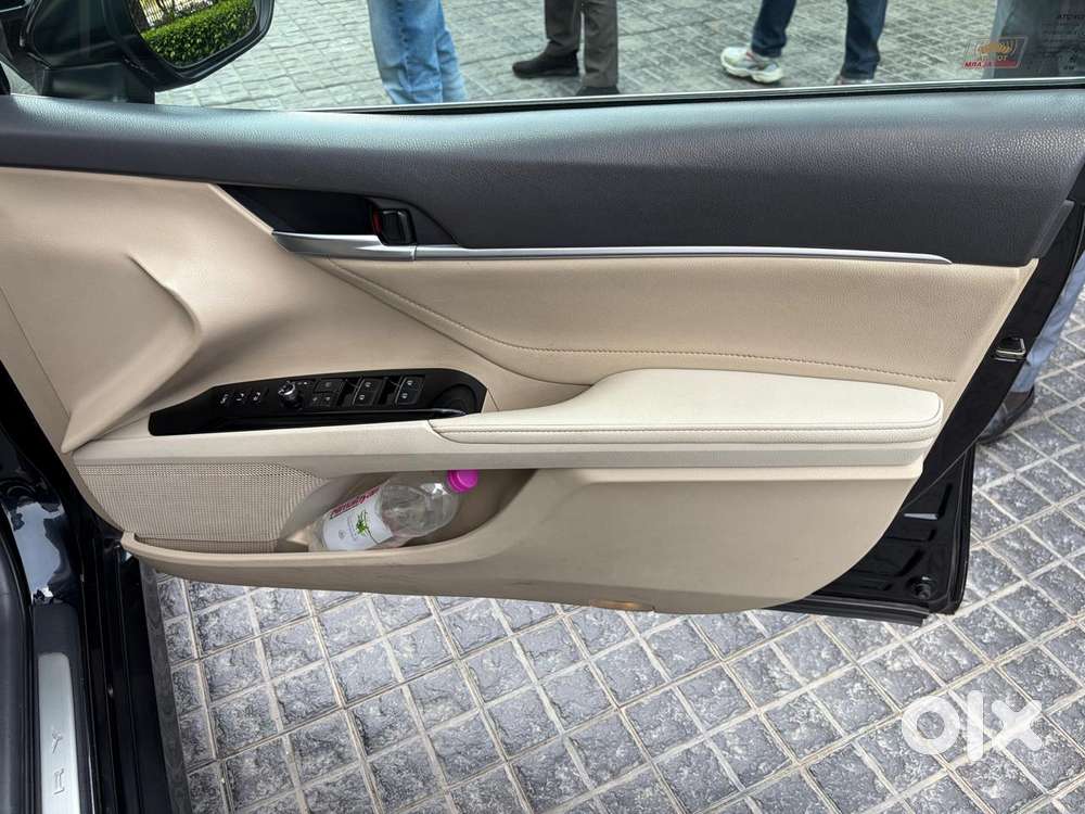 Toyota Camry Hybrid, 2019