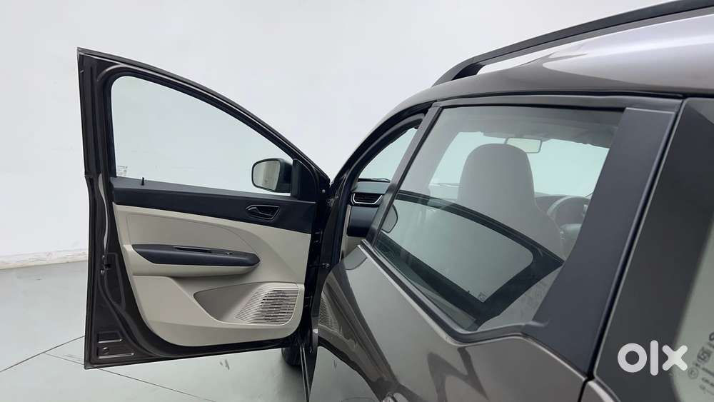 Renault Triber Rxt, 2023, Petrol