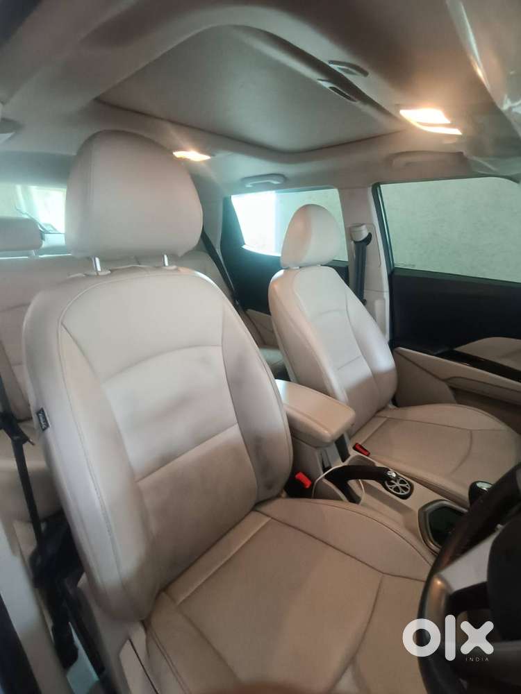 Xuv300 W8 O Petrol Amt
