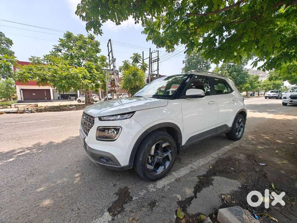 Hyundai Venue 2020 Petrol Well Maintained