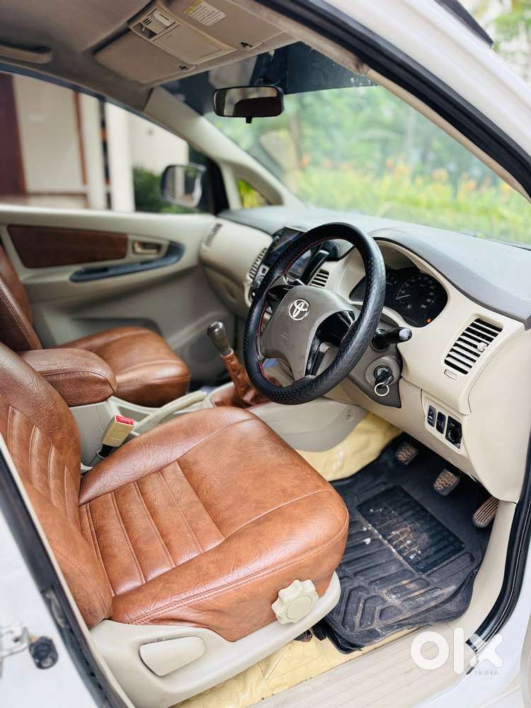 Toyota Innova 2.5 G (diesel) 8 Seater, 2012, Diesel
