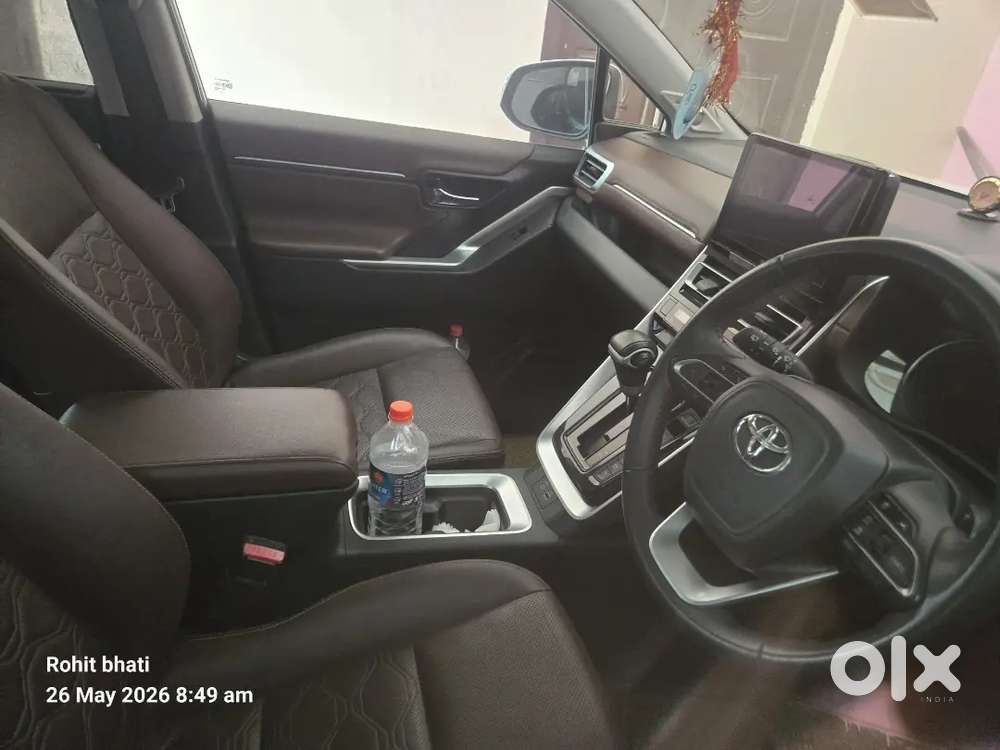 Toyota Innova Hycross 2024 Petrol 38000 Km Driven