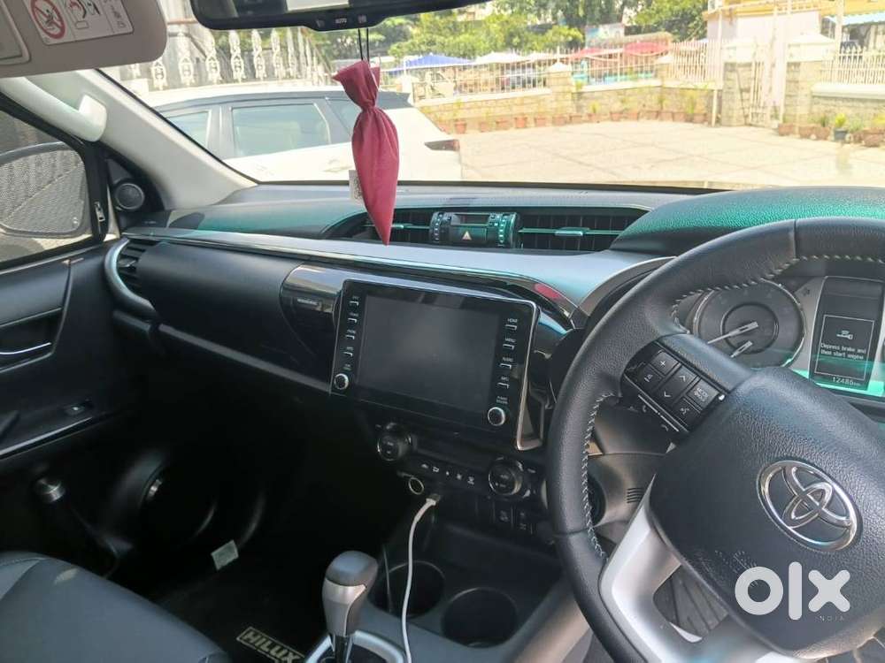 Toyota Hilux High 4x4 2025