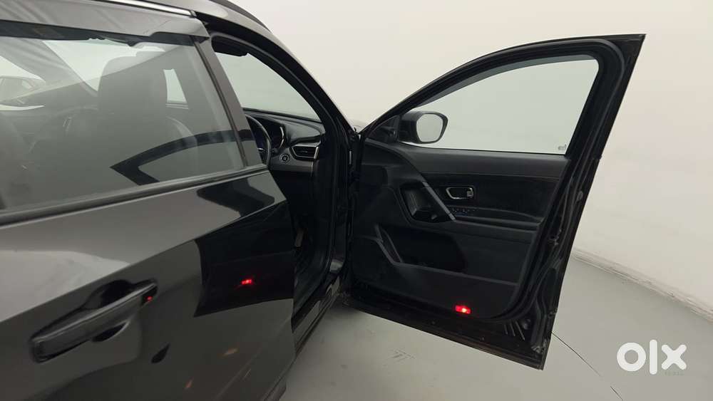 Tata Safari 2.0 Xz Plus Dark Edition, 2022, Diesel